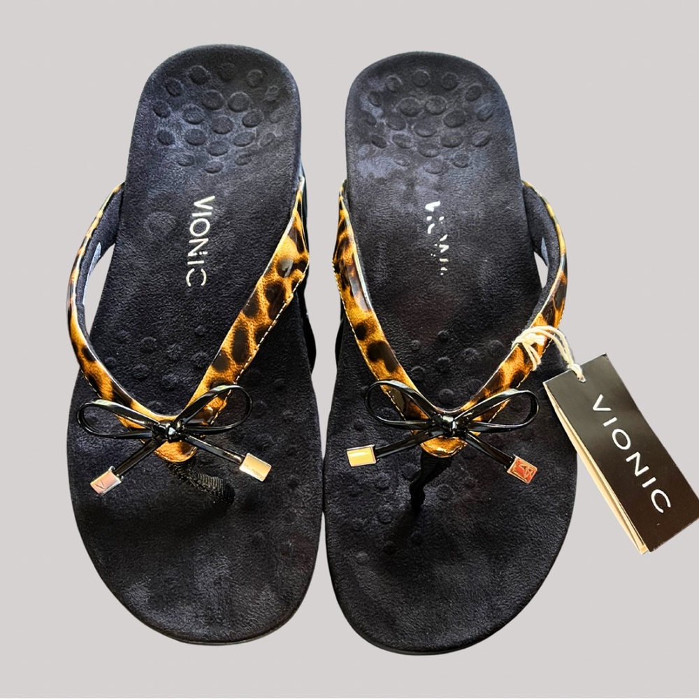 NWT Vionic Bella Thong Sandals Women’s 10 Orthotic Flip Flop Leopard Print